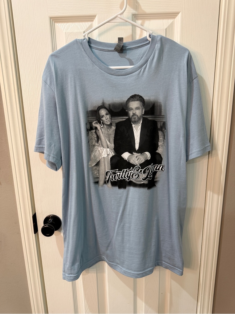 Graphic Tee Light Blue T shirt Twitty & Lynn from show size L NWOT